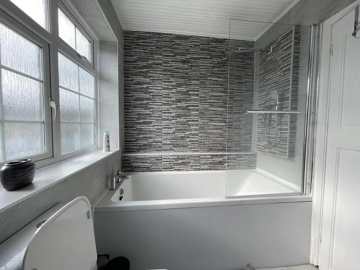 Luxurious Kitchen Lrg Bedrooms Holiday Freeparking Luton  0*, Luton (Bedfordshire)