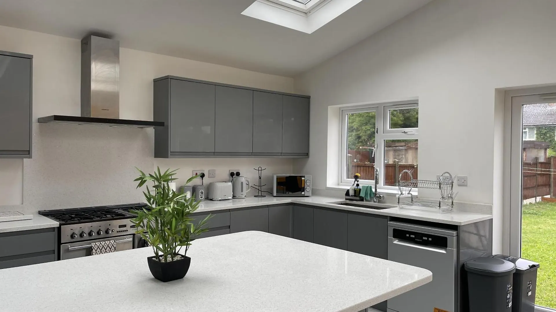 Luxurious Kitchen Lrg Bedrooms Holiday Freeparking Luton  0*, Luton (Bedfordshire)