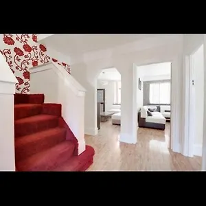 Mansion 8 Bedrooms In Private Gated Ave Huge Garden Hot Tub Free Sauna Up To 23 Holiday home